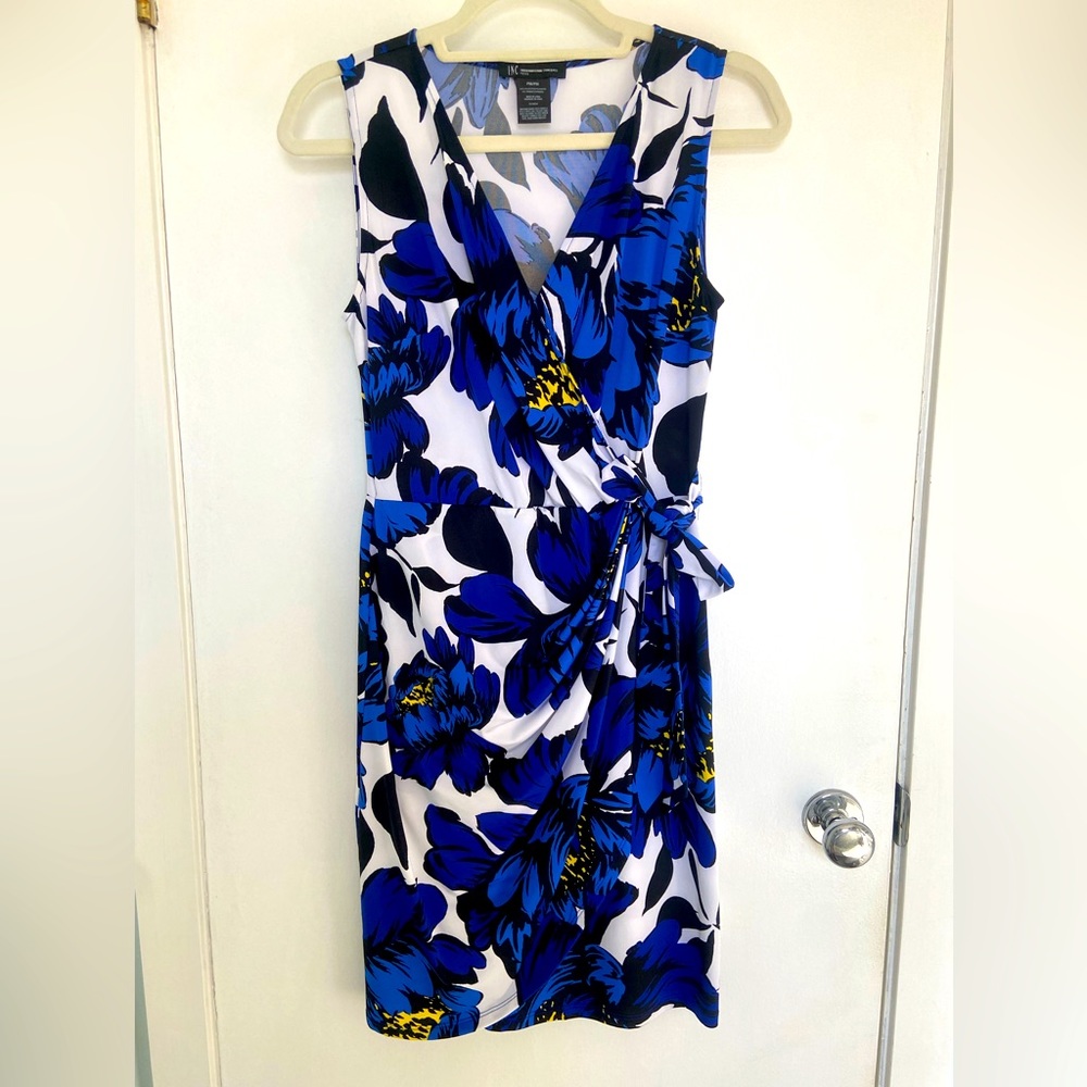 🌼 Fun faux wrap dress with tie - EUC